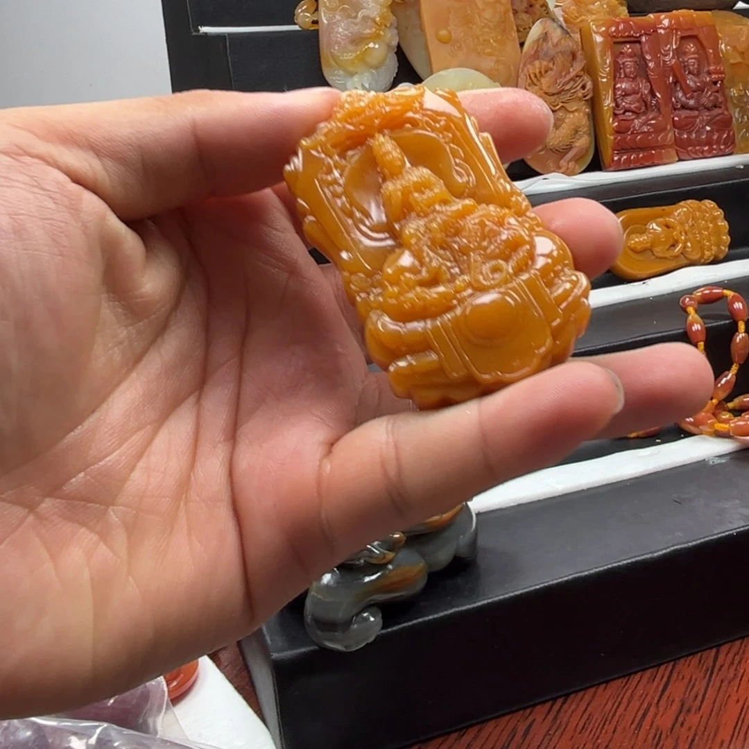 慈***位石英质玉（黄龙玉）未镶嵌多样化发货