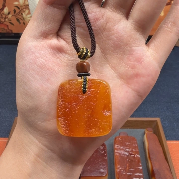 蜜蜡未镶嵌吊坠(赠链)