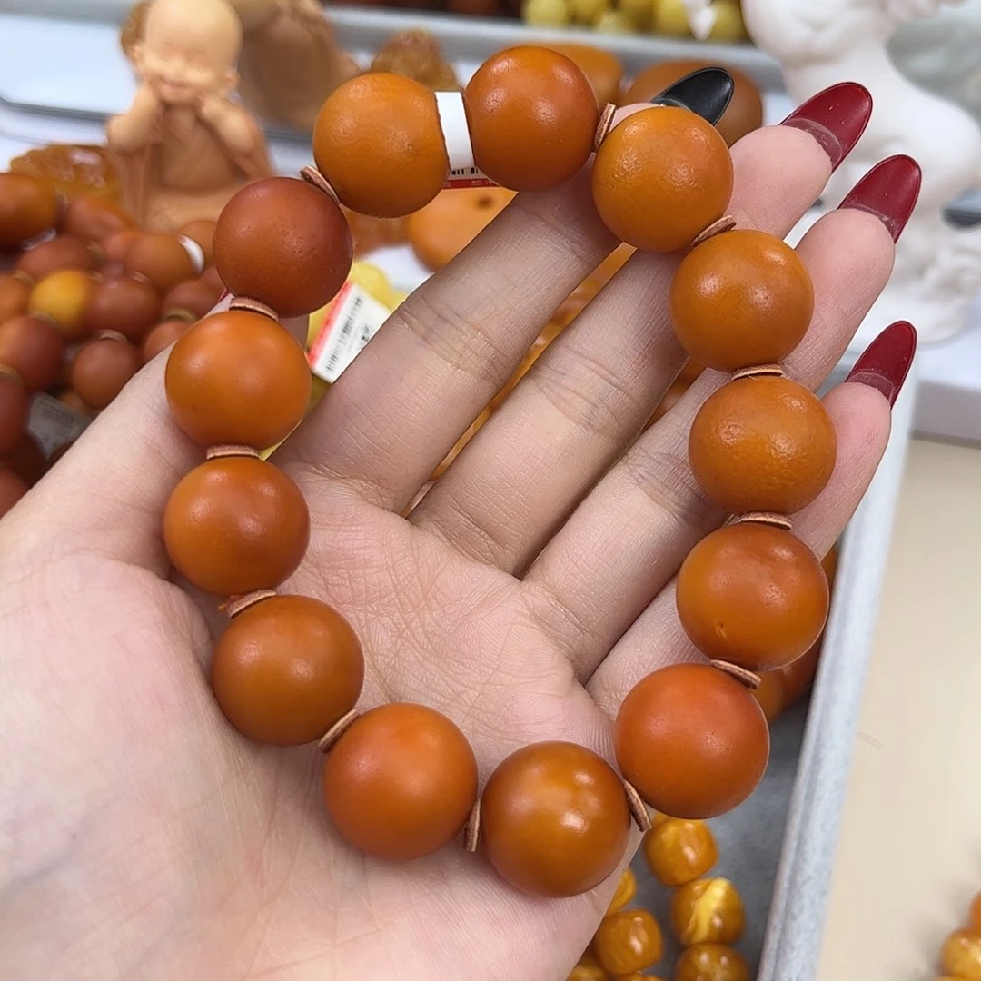 琥珀颈饰未镶嵌南****?蜜蜡