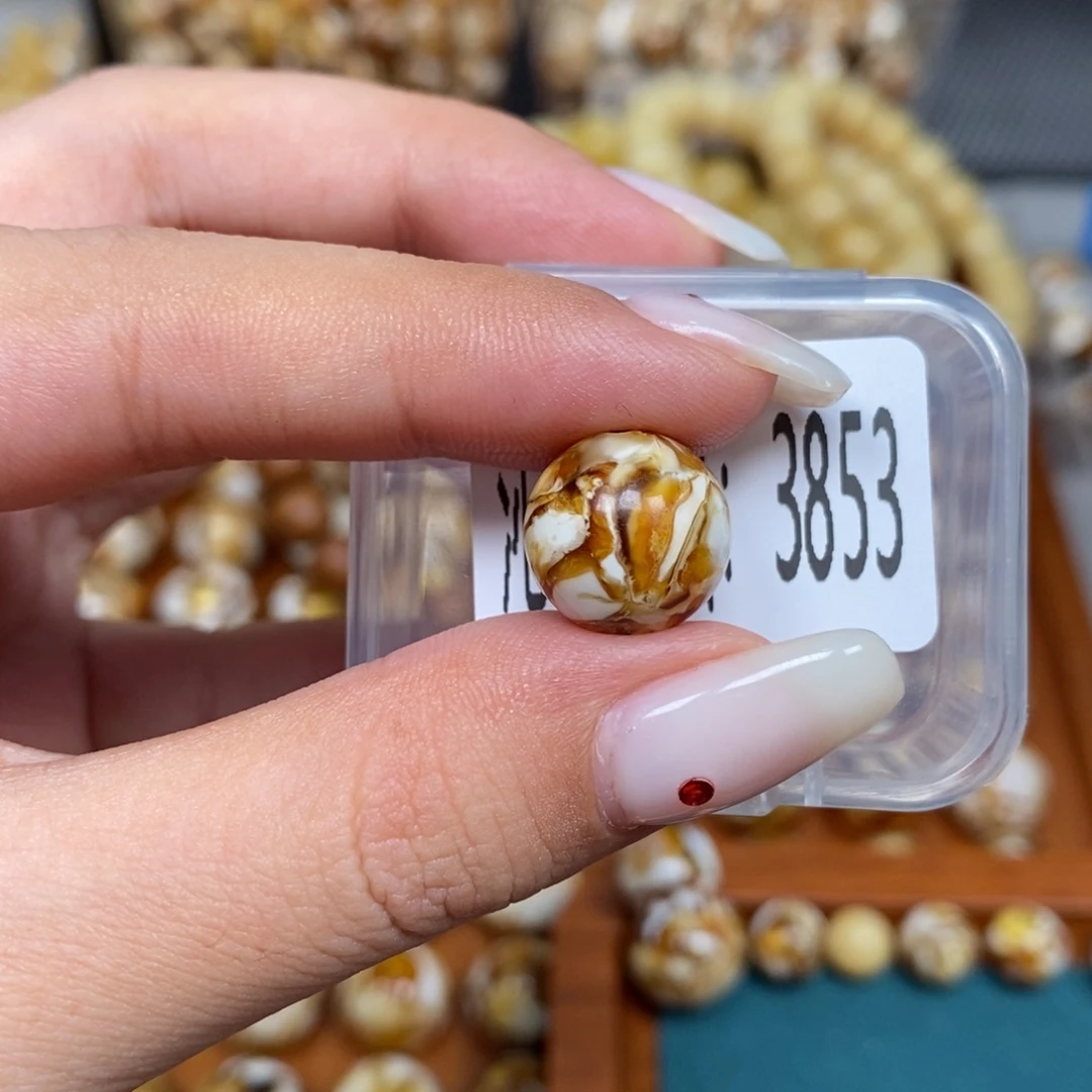 蜜蜡未镶嵌珠宝奇石3853