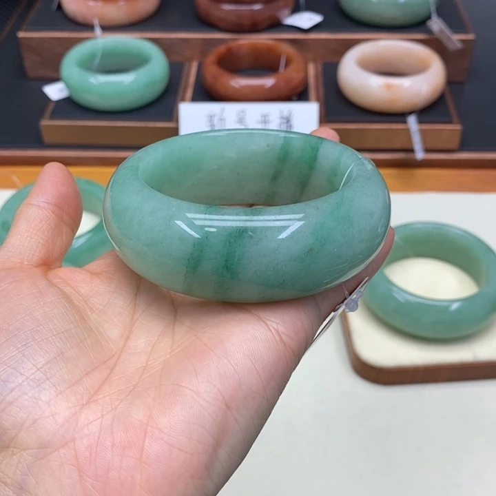 未镶嵌手镯石英质玉