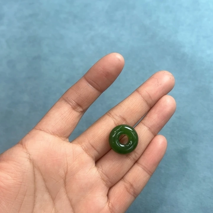 和田玉吊坠(不含链)未镶嵌娟****?