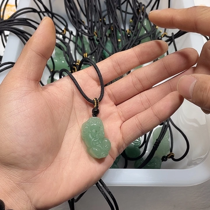 穷***。黑曜岩合金颈饰东陵玉