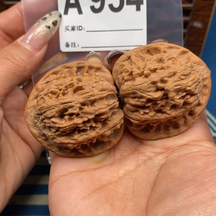 文玩核桃吊坠红狮子精配45A954