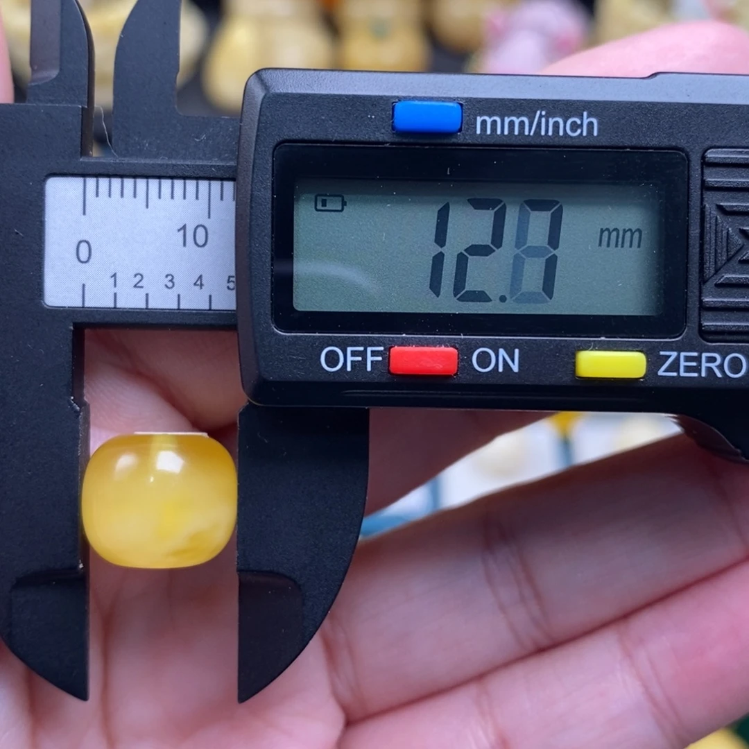 蜜蜡未镶嵌珠宝奇石