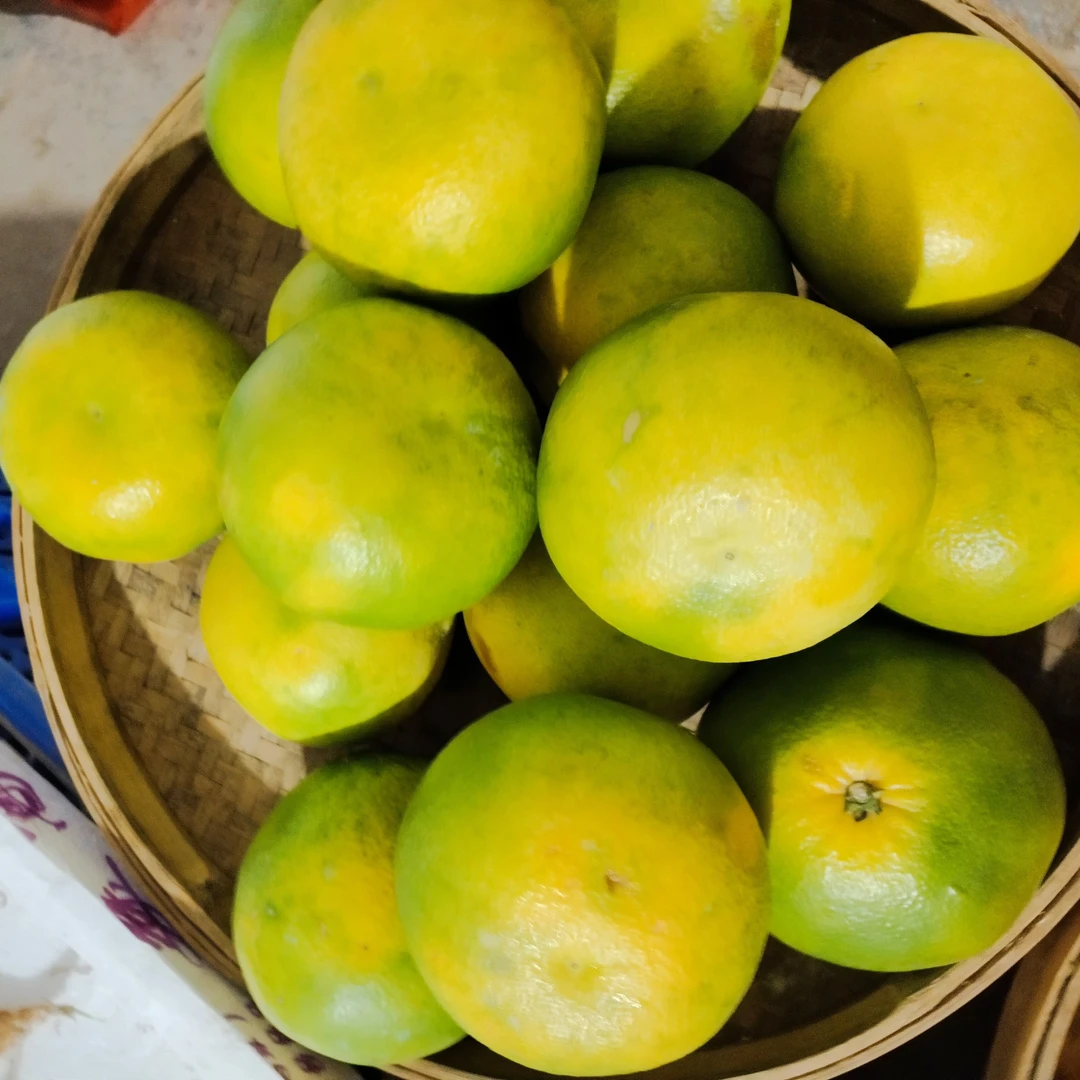 赣南兴国西柚，皮薄汁多，回味甘甜