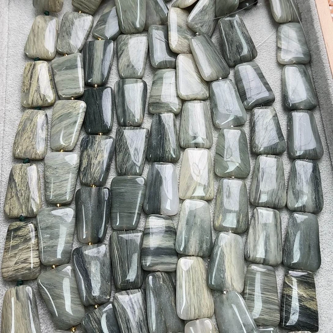 玛瑙/玉髓未镶嵌珠宝半成品22×36青草石梯形一条