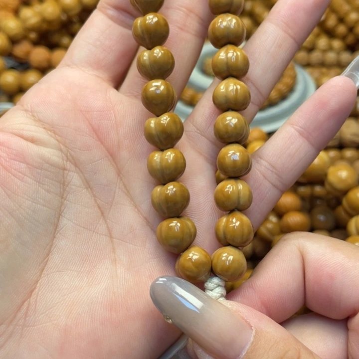 V***n核桃全品亮面小屁桃手持