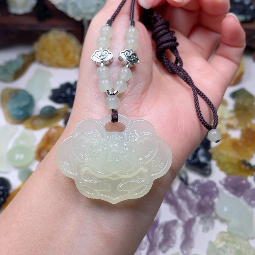 蛇纹石玉颈饰未镶嵌