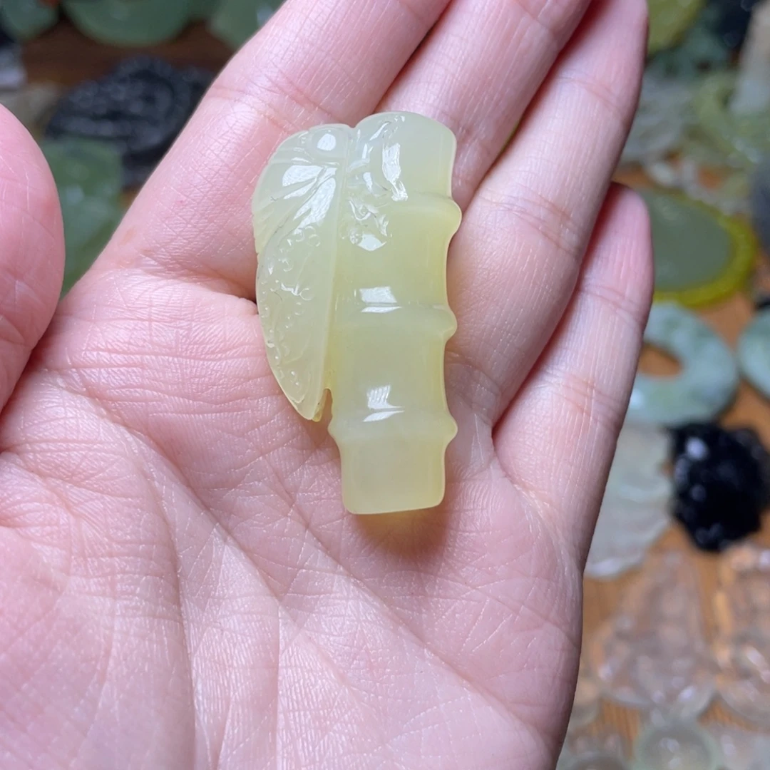 糖***儿蛇纹石玉未镶嵌吊坠