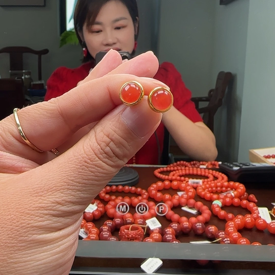 南红玛瑙未镶嵌冰红耳钉