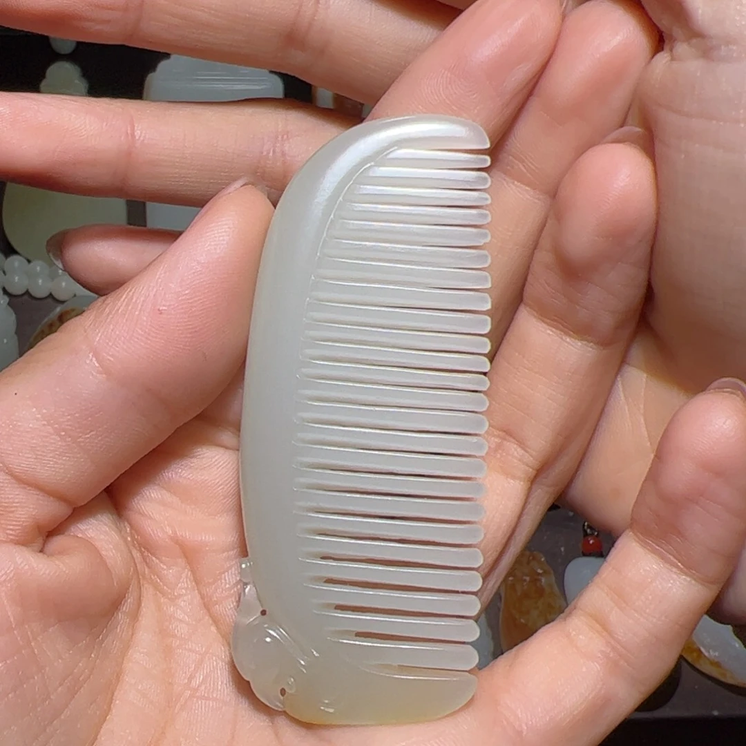 狗***巷和田玉未镶嵌颈饰