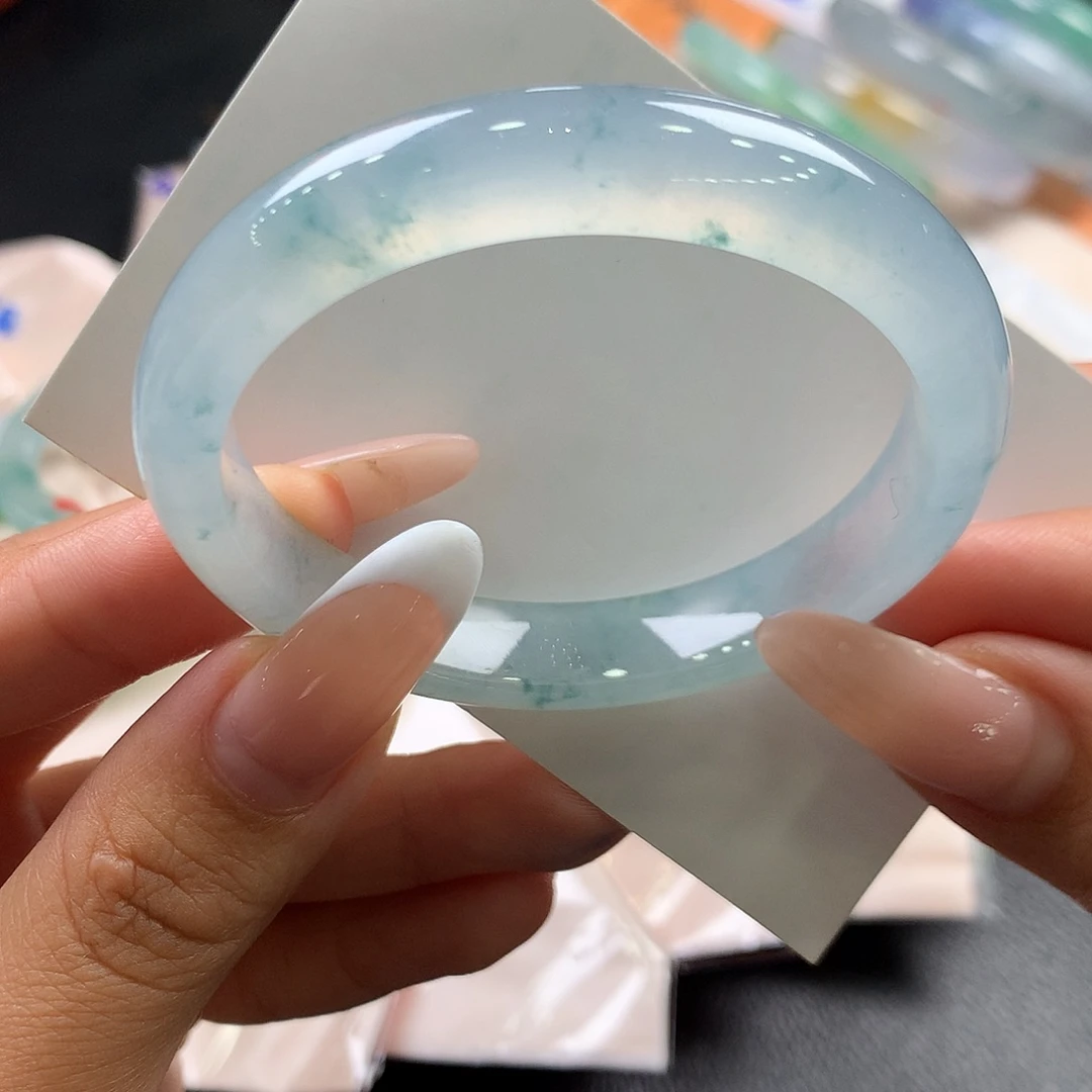 翡翠未镶嵌手镯84号炸光飘花大漏