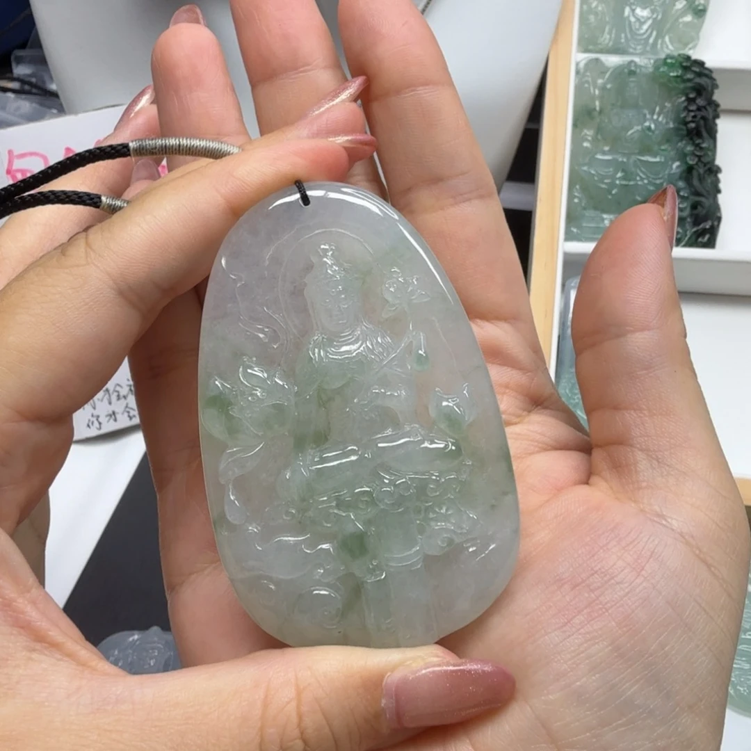 翡翠未镶嵌颈饰独**者大势至