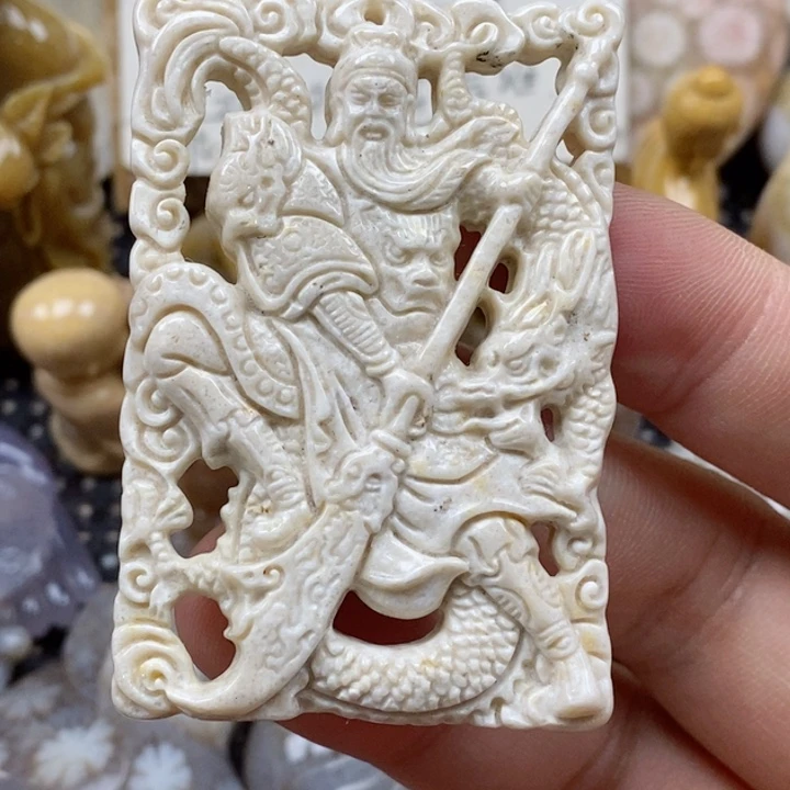 颈饰未镶嵌硅化珊瑚（珊瑚玉）