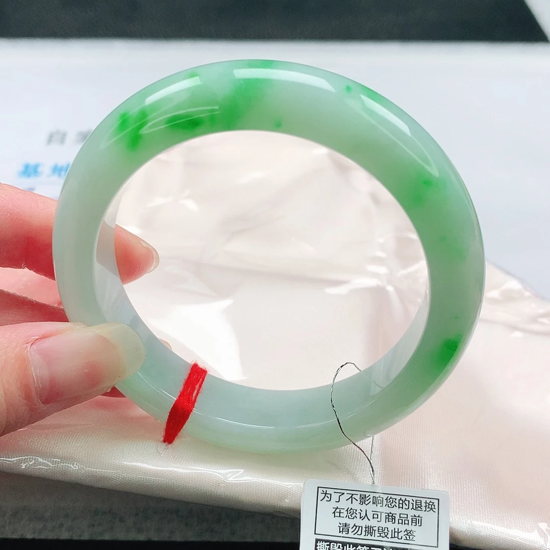 翡翠手镯未镶嵌55圈