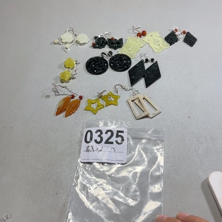花***声蛇纹石玉合金耳饰
