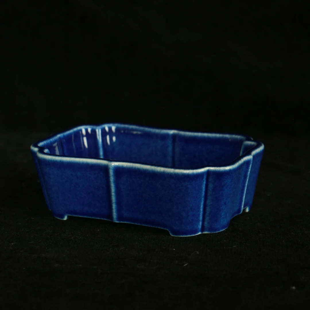 清晚期霁蓝釉四方海棠盆