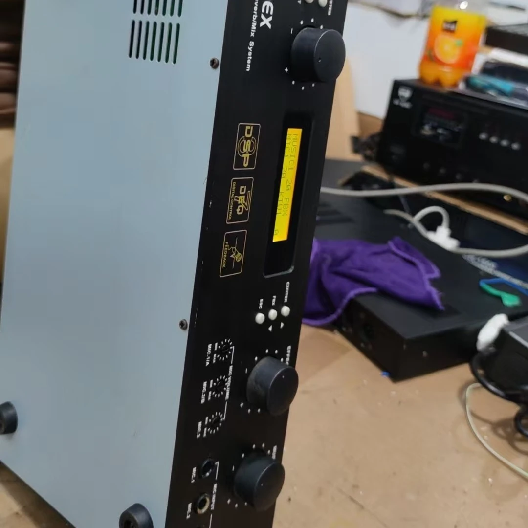 8新  效果器一台，不包邮费。