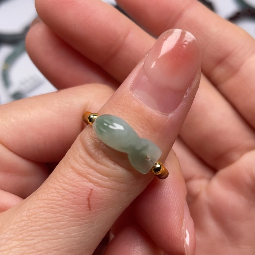 翡翠吊坠(赠链)未镶嵌