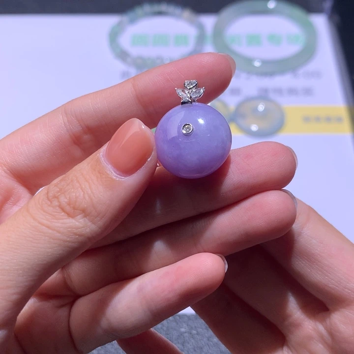 18K金镶嵌挂件翡翠