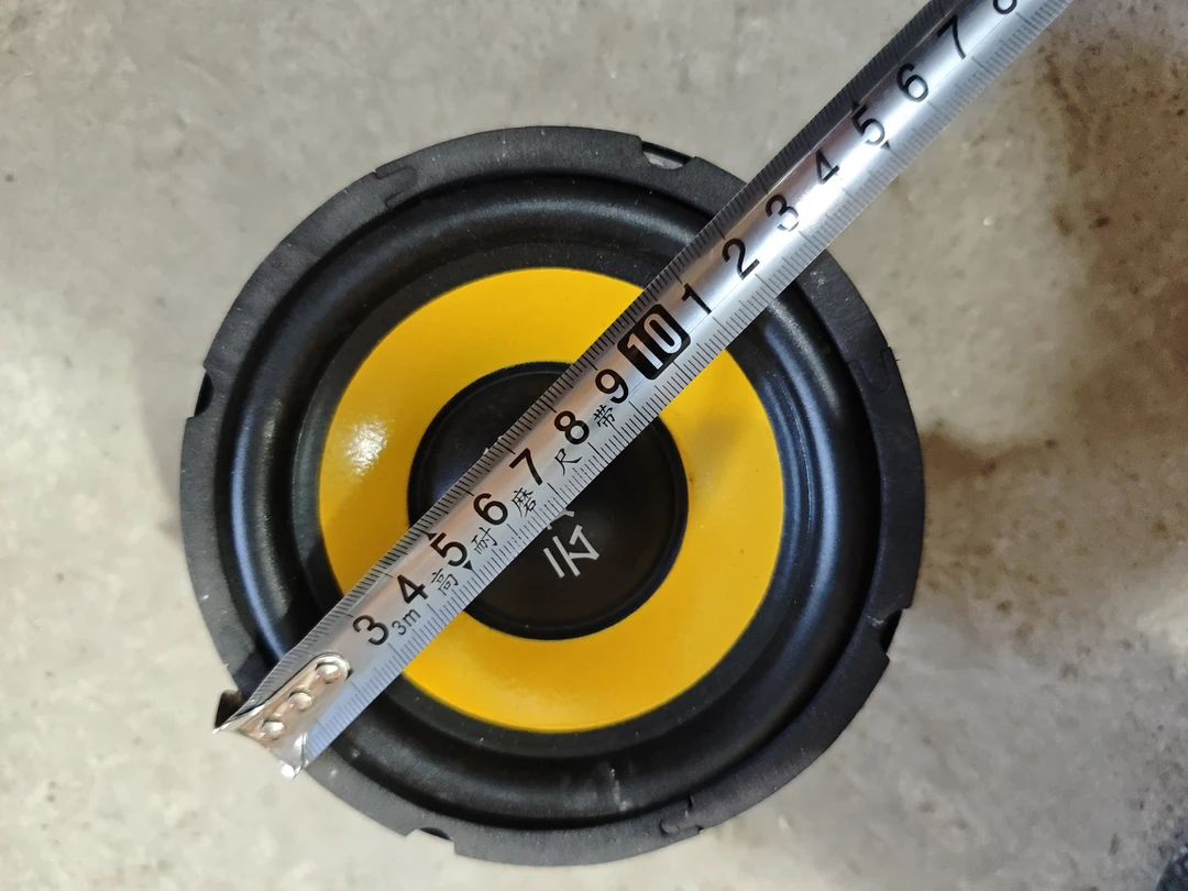 8新  5寸喇叭外观有点变形。音箱喇叭。