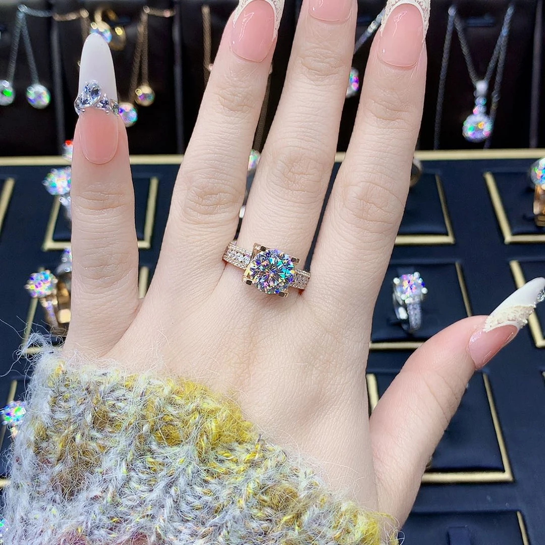 18K金镶嵌合成碳硅石（莫桑石）戒指/指环莲*