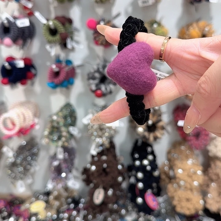 汀***_布艺非金属紫色毛毛爱心发绳