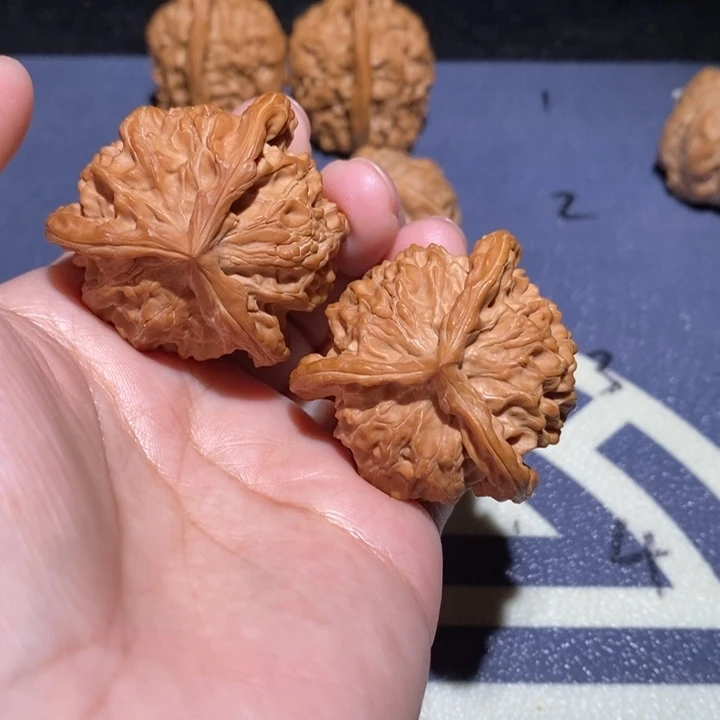 文玩核桃吊坠盘山三棱