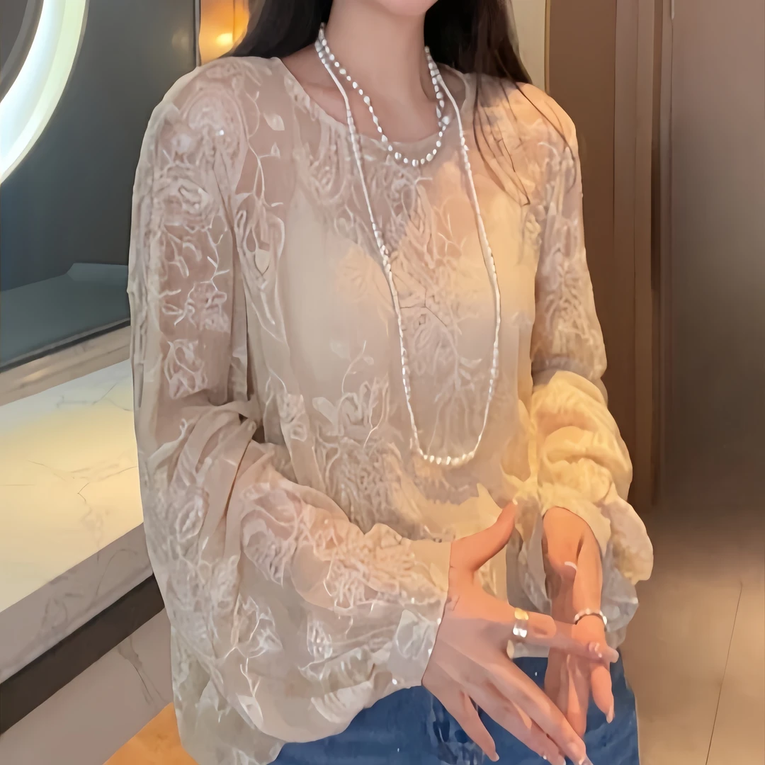 2025年早春新款气质时尚圆领蕾丝亮片钩花长袖衬衫显瘦百搭上衣
