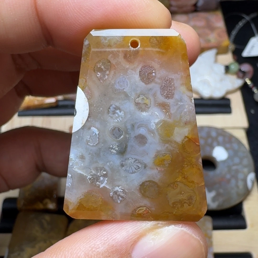 未镶嵌纯天然色有机玉石保真色硅化玉