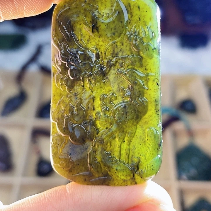 蛇纹石玉未镶嵌挂件