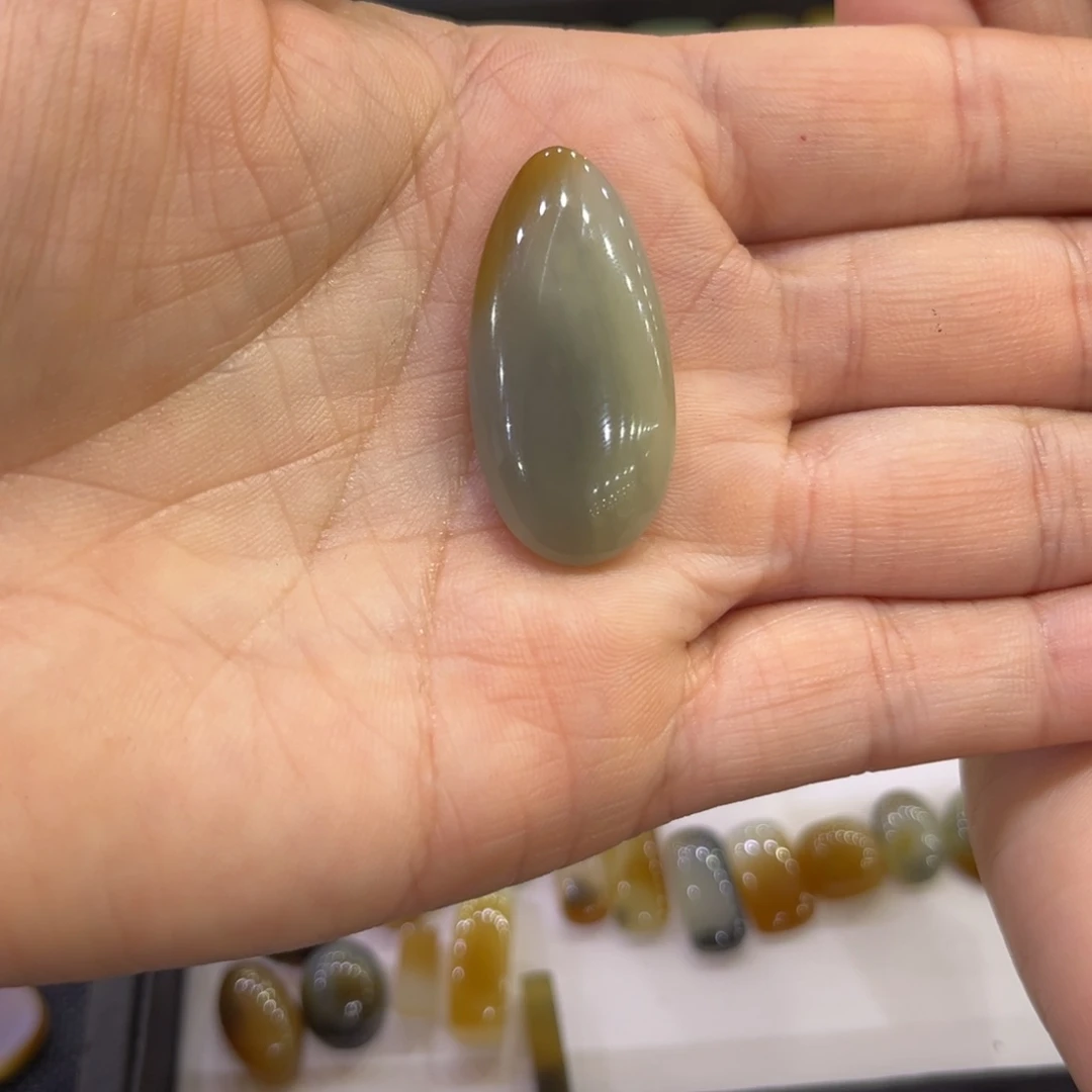 和田玉（糖玉）颈饰未镶嵌p****a