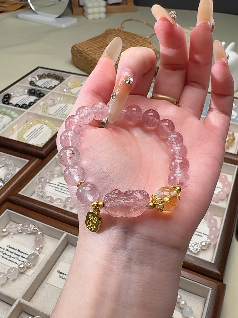 xy125 草莓晶貔恘招财纳福吊坠金色隔珠手串