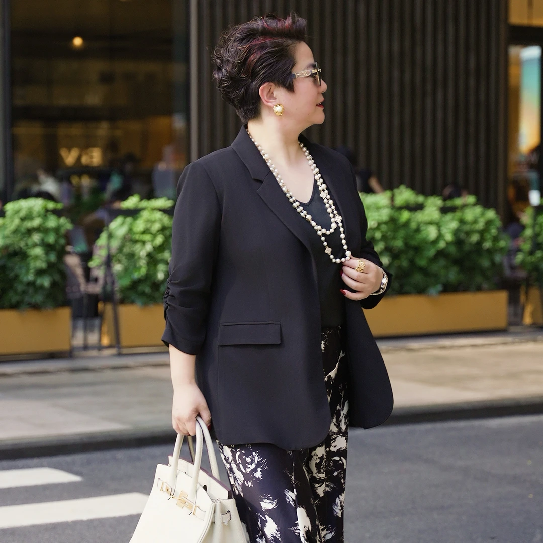 向红同学2025新款利落简洁曜黑极简知性醋酸西装大码外套女WT069