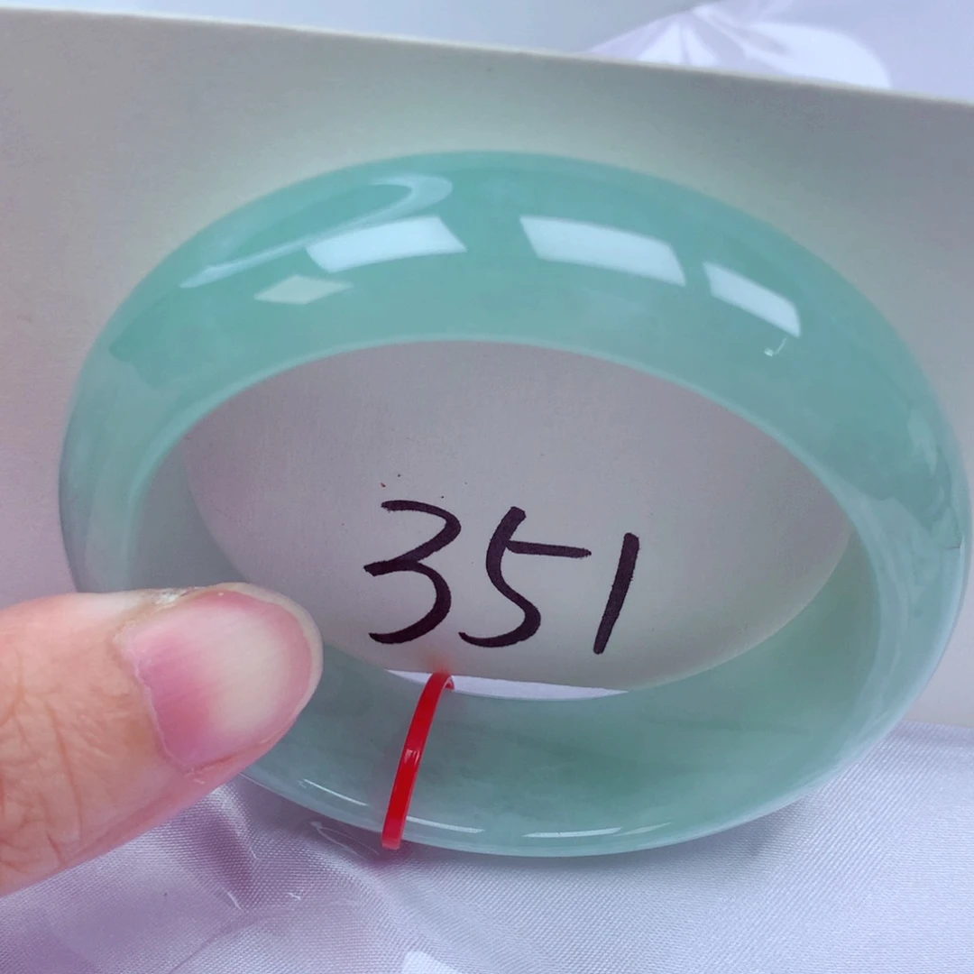 翡翠手镯未镶嵌翡翠