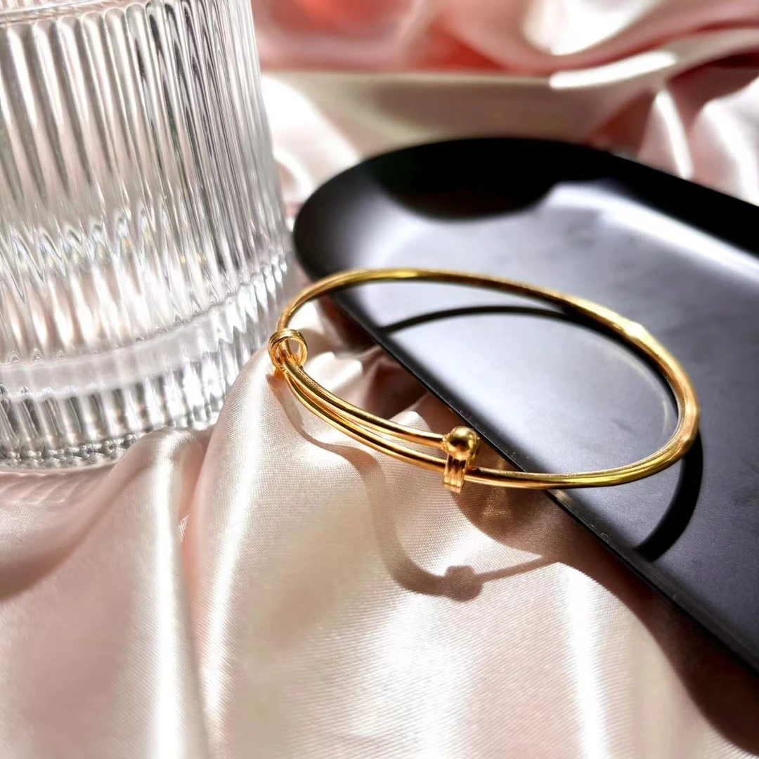 Z-8029  时尚素圈推拉手镯   + 专柜礼盒