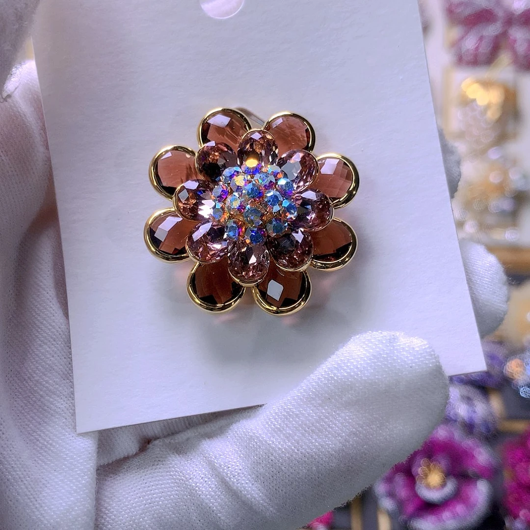 仿水晶铜合金磁吸胸针