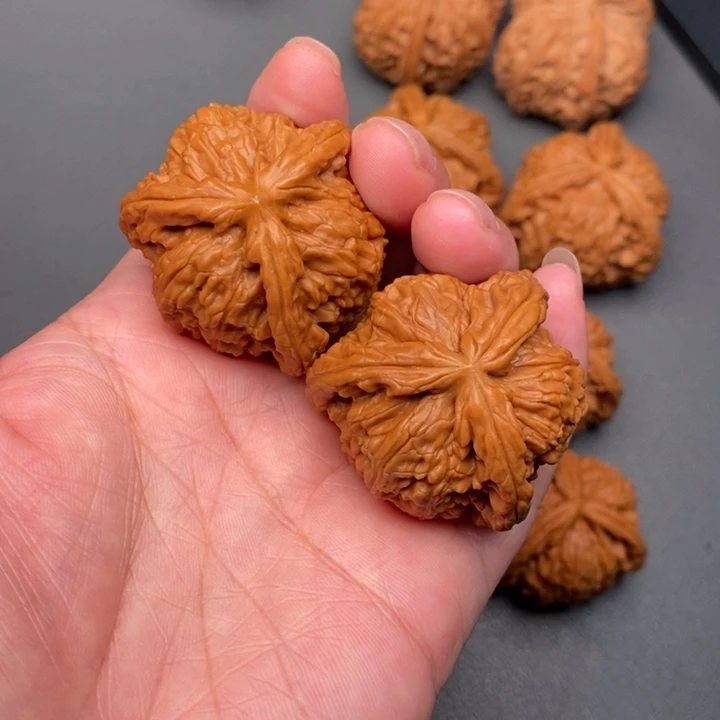 文玩核桃吊坠花***贵