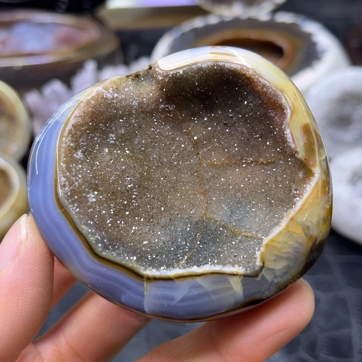 珠宝半成品未镶嵌水晶彩晶洞