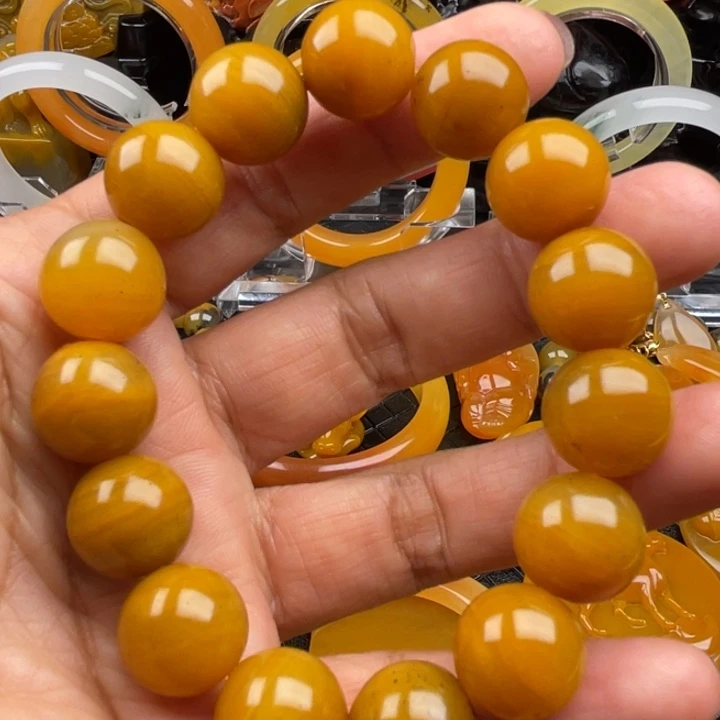 未镶嵌石英质玉（黄龙玉）颈饰