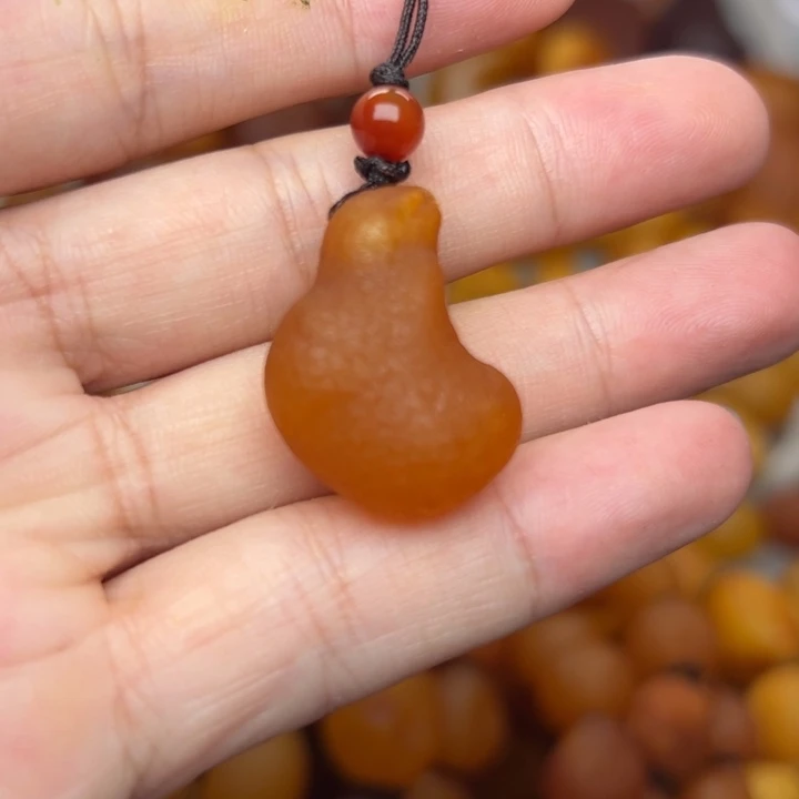琥珀未镶嵌颈饰天然蜜蜡吊坠