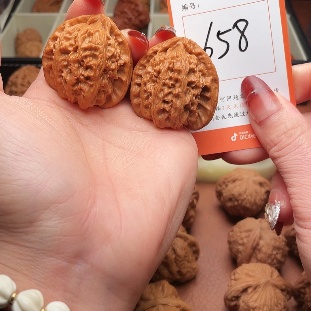 文玩核桃吊坠白狮子40