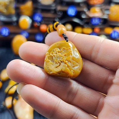 田黄石光****)田黄石挂件