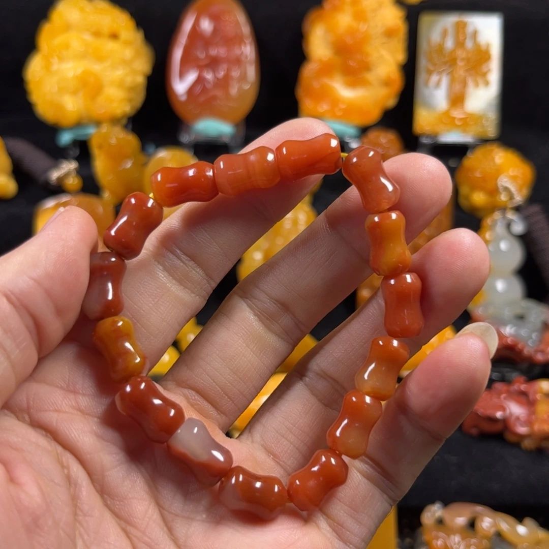 石英质玉（黄龙玉）未镶嵌颈饰