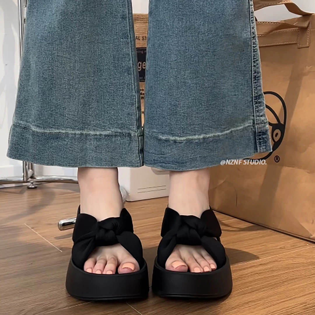 黑色高级感厚底增高坡跟拖鞋女夏外穿2025新款配裙子法式凉拖鞋子