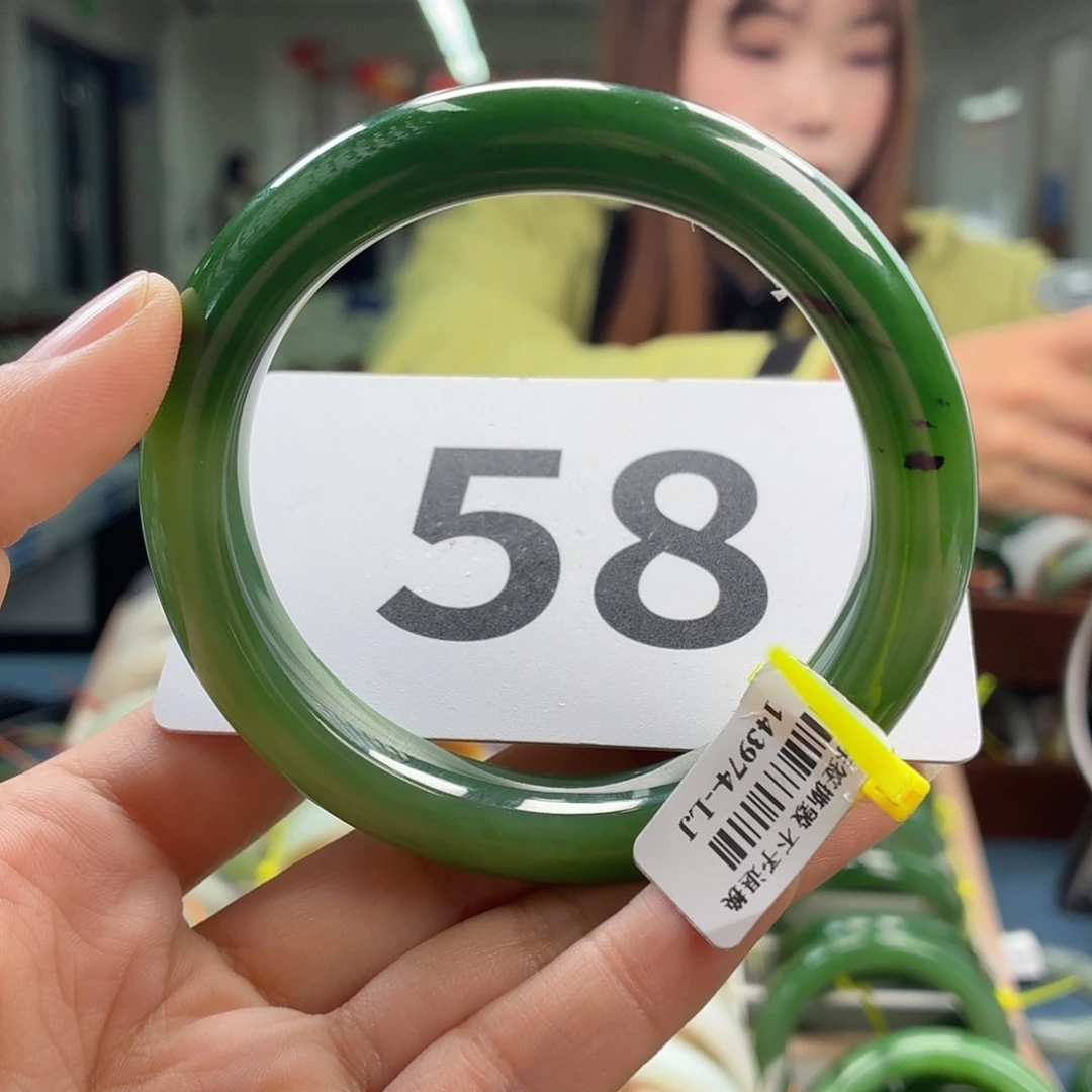 琼***和田玉未镶嵌手镯