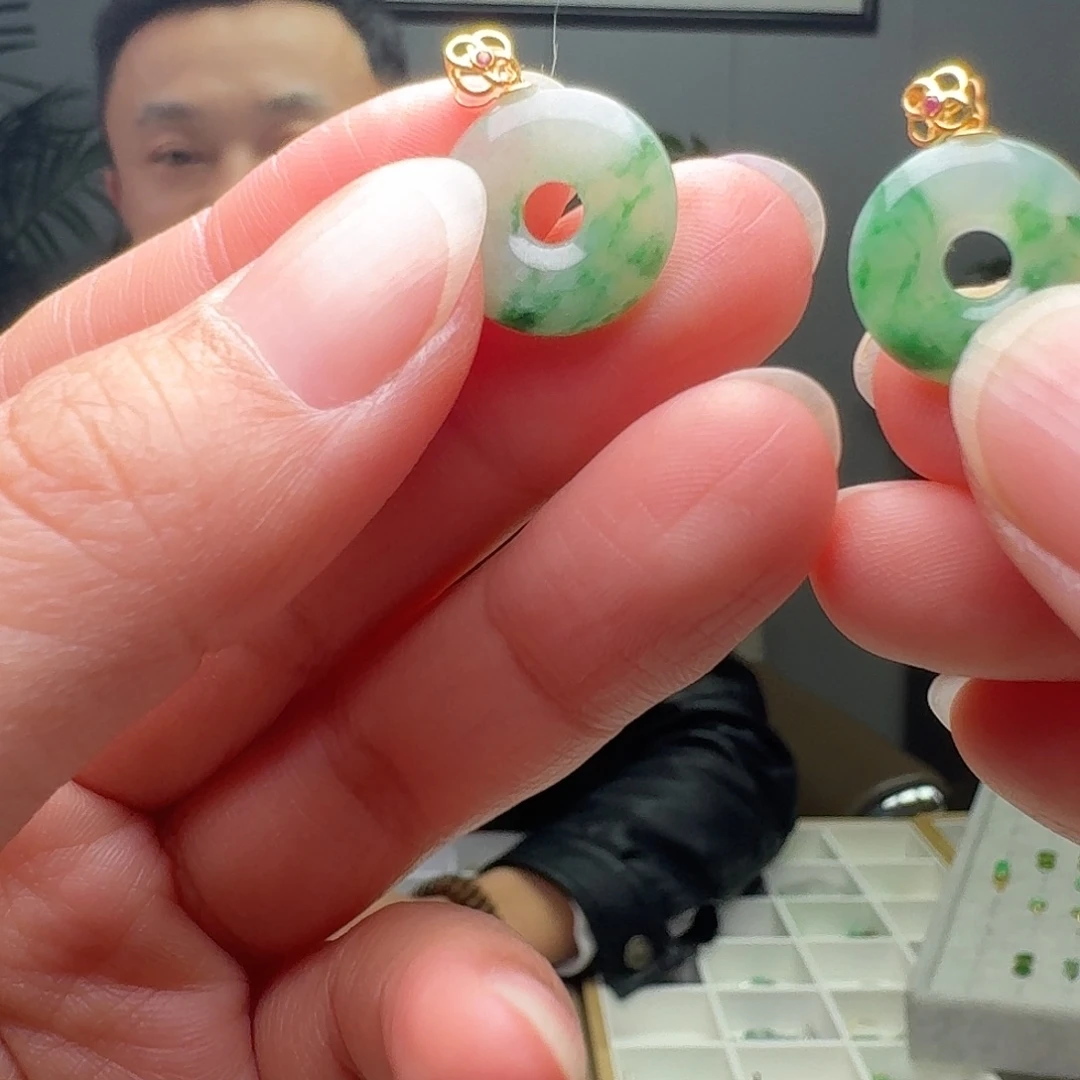 翡翠18K金镶嵌吊坠(不含链)多样性发货其一