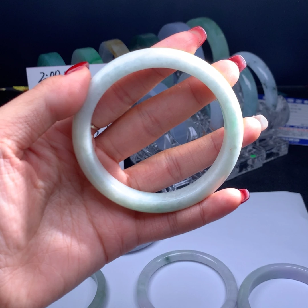 翡翠手镯未镶嵌翡翠手镯