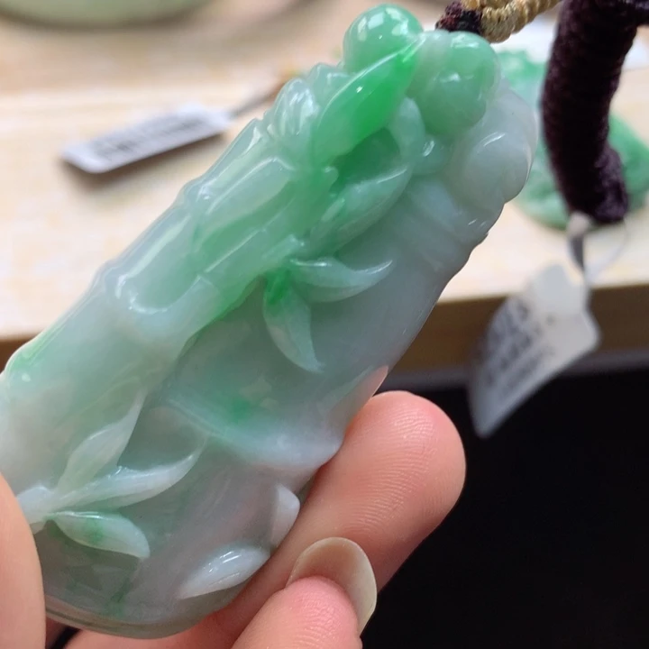 翡翠未镶嵌颈饰吊坠